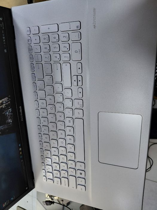 Noutbuk Asus Vivobook 17.3 ideal