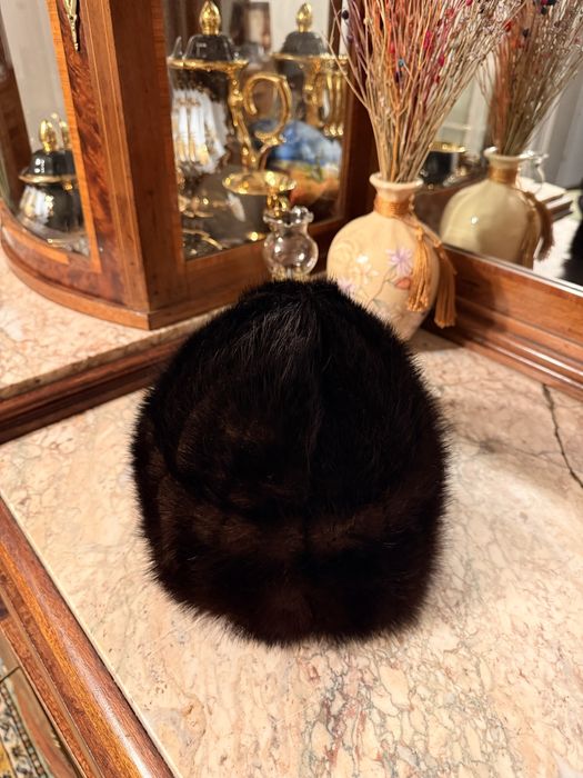 Caciula vizon maro foarte inchis