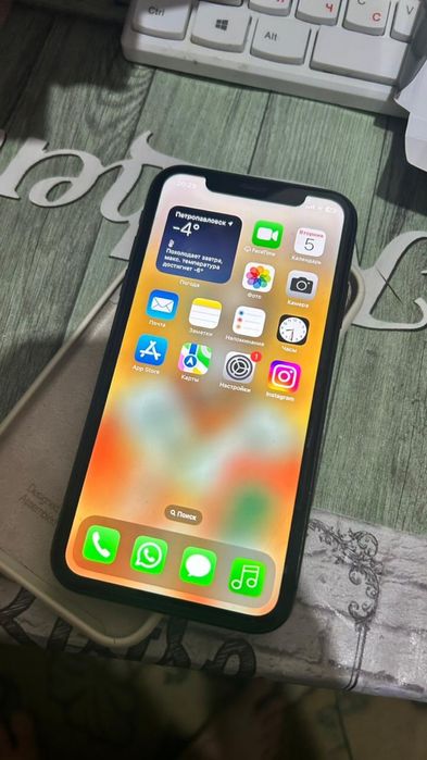 Продам iphone 11 64гб.