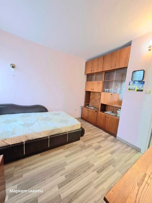 Обзаведен тристаен апартамент