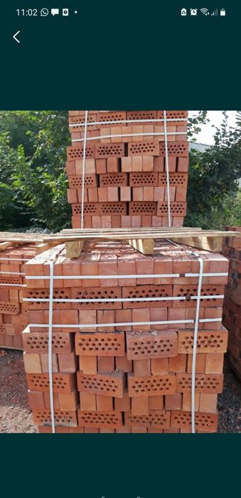 Песок мелкий, крупный, отсев, щебень.