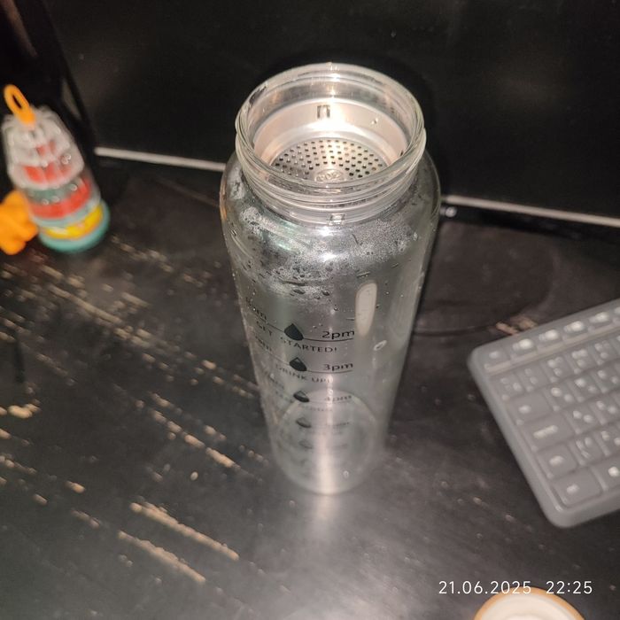 Продам стеклянную бутылку