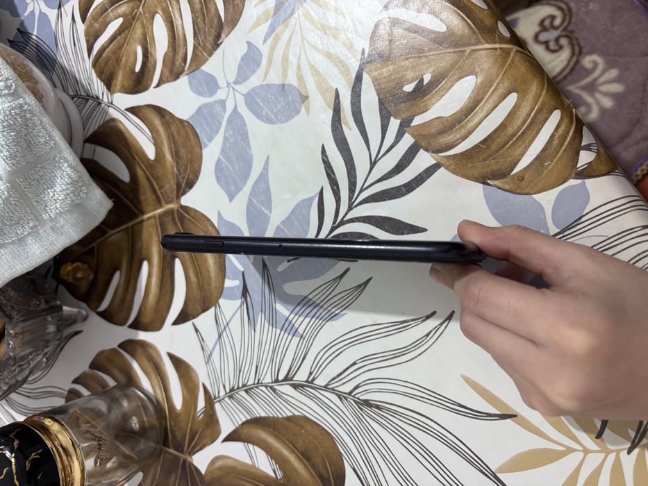 Срочно Продам айфон SE