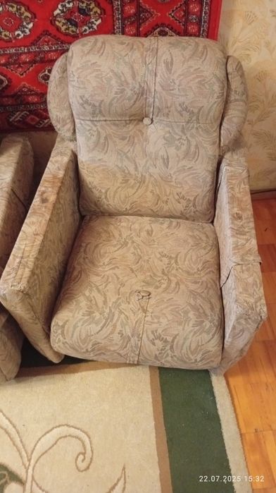 Продается диван и два кресла б/у