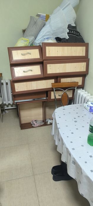 Продам диван , шкаф, витрина