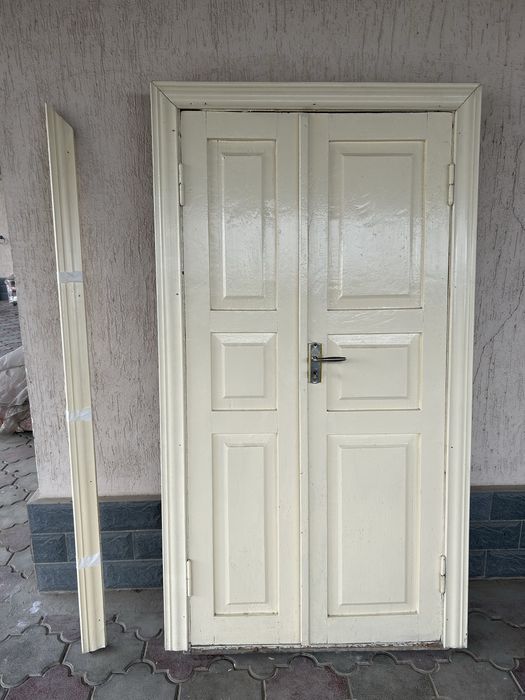 Дверь деревянный двух створчетый
