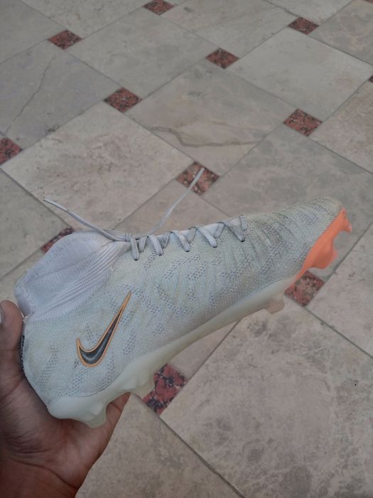 Футбольные Бутсы "Nike Phantom Luna"