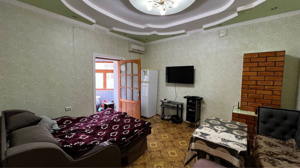 1 комнатная с мебелью и техникой в центре Чирчика!