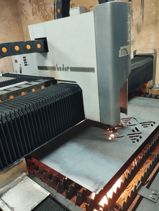 Лазер хизмати,Харфлар гуллар навесларга кесиб берамиз