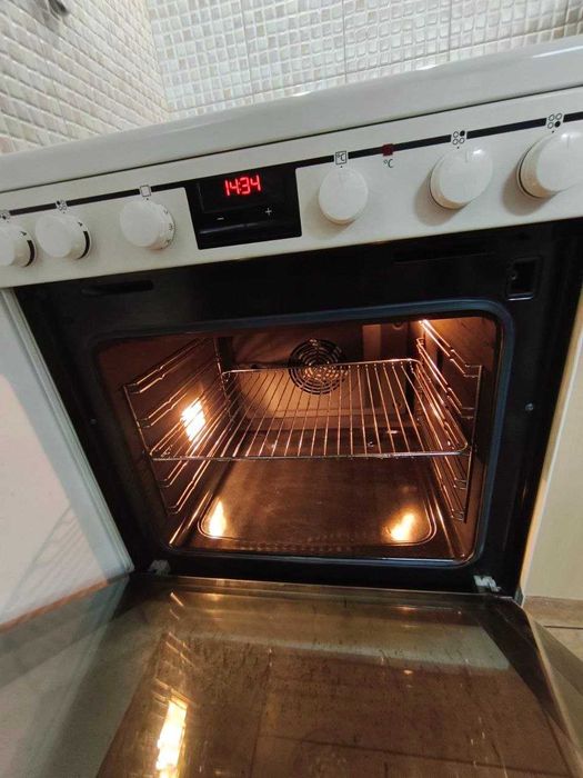 Свободностояща фурна AEG 60см