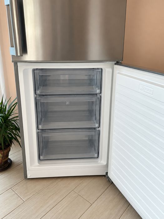 Хладилник с фризер AEG RCB53421LX – 332 л, инокс, отлично състояние