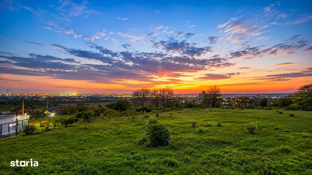Casă nouă cu terasă panoramică și vedere asupra orașului
