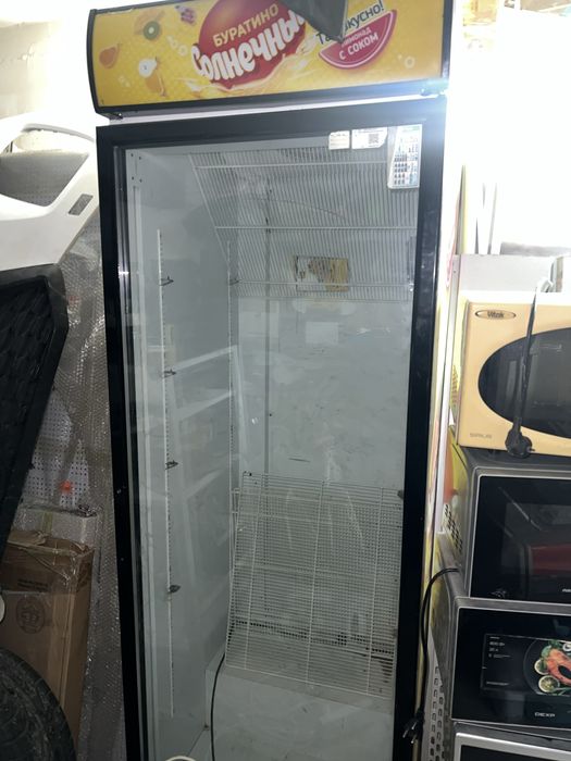 Продам витринный холодильник рабочий но нет резины