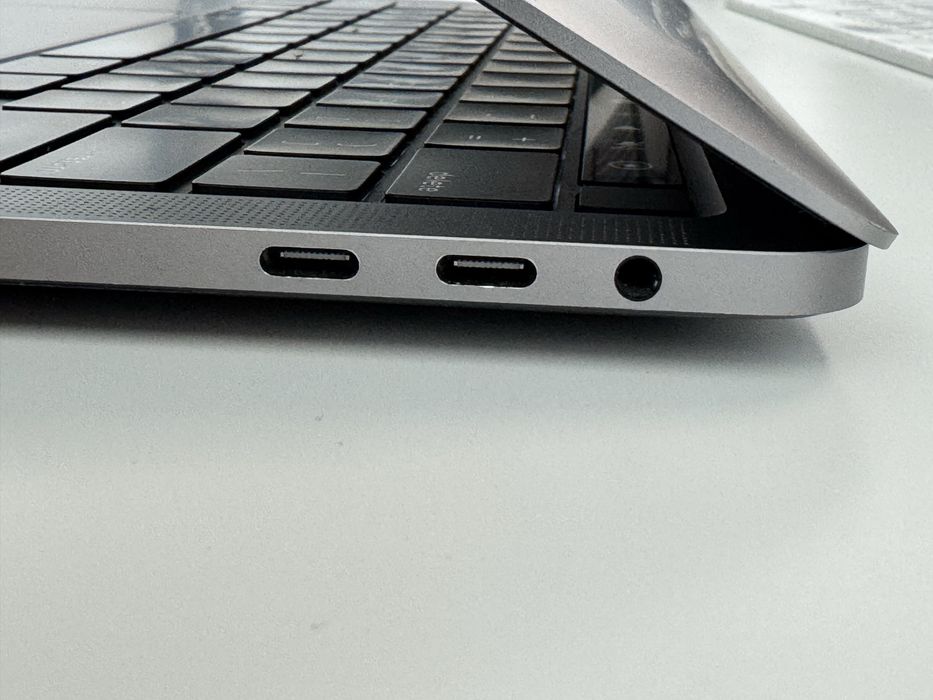 Macbook Pro 13" 2020 i5 16GB 512SSD