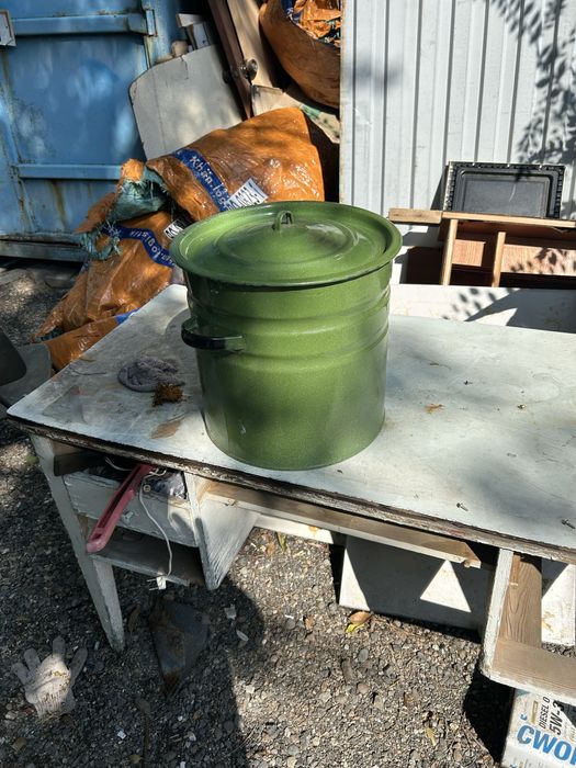 Продам  эмалированный бак