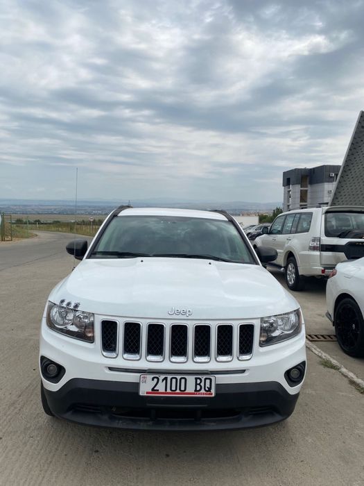 Продам машину Jeep compass 2016года об 2,4