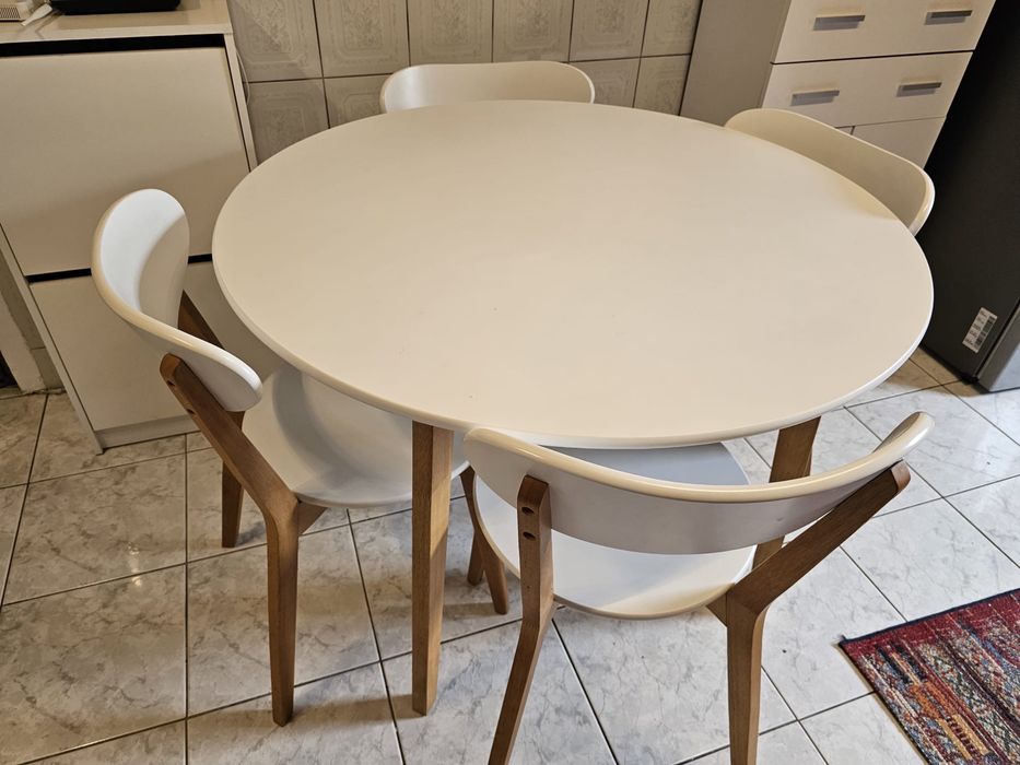 Vand set masa si 4 scaune Jysk