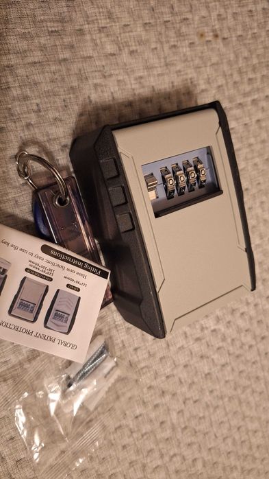 Cutie (caseta) metalica cu cifru, pentru chei, spatioasa