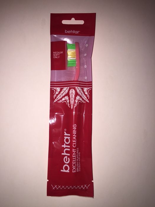 Многоразовая  зубная щетка  для ежедневного использования.  Mehmonxona