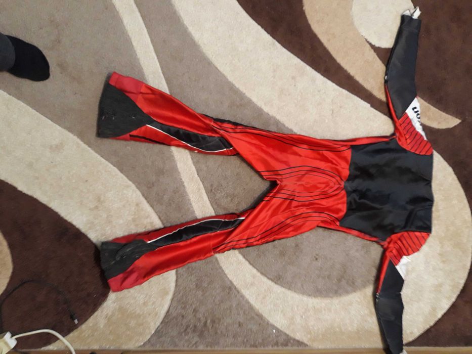 Costum schi concurs 190 lei