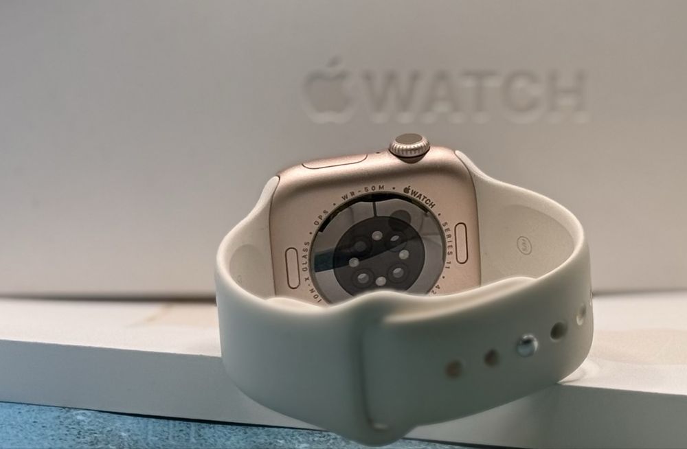 ГАРАНЦИОНЕН!!! Apple Watch 11 GPS, Корпус Rose Gold Aluminium 42mm
