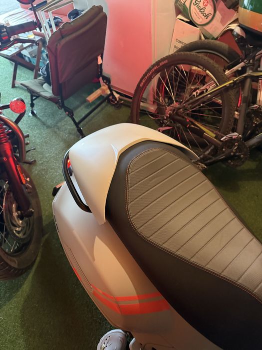 Vespa 300 GTV  2025