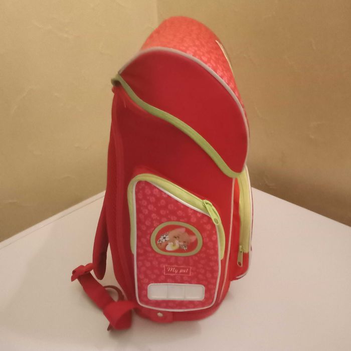 Продам рюкзак для девочки для начальной школы