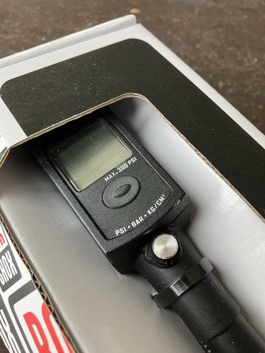 Помпа RockShox High Pressure Digital Fork/Shock Pump 300psi