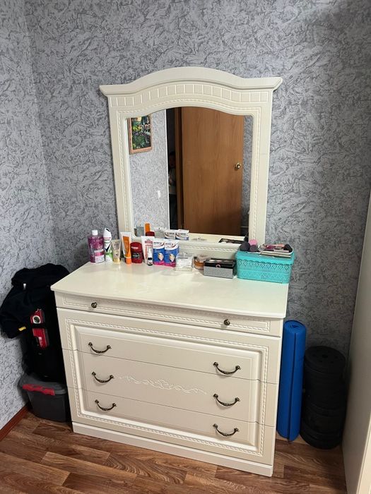 Спальный гарнитур