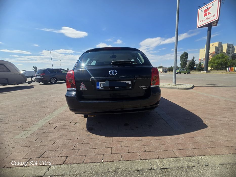 Продавам личния си автомобил Toyota Avensis T 25 2004 автомат