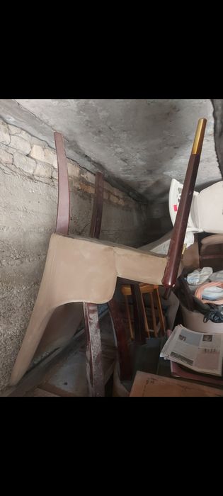 Срочно !!! продам мебель свою б/у 2 стола и 5 стульев и 8 стульев кор.