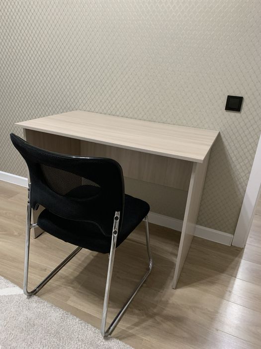 Продам рабочий стол и стул