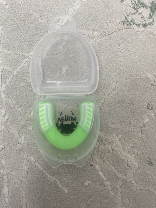 Боксерские перчатки