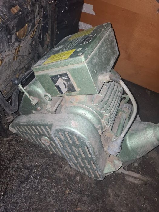 Mașină de șlefuit parchet și lemn