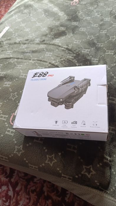 Дронн E88 pro fordable drone