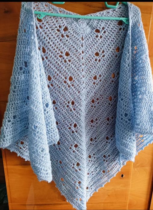 Șal croșetat manual