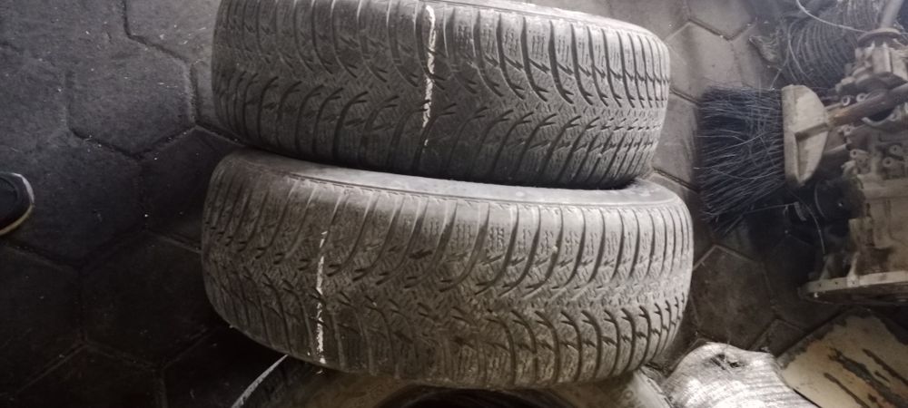 Резина KUMHO 195/65R15 б/у 2(шт) 15000тнг.