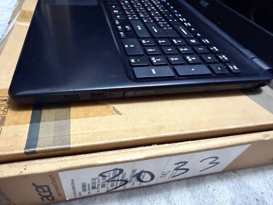 Acer Core I 7 dvd romi ishlidi  karopka bilan hamma malumot opisaniyad