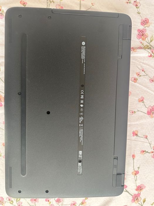 Laptop cu placa de baza defecta