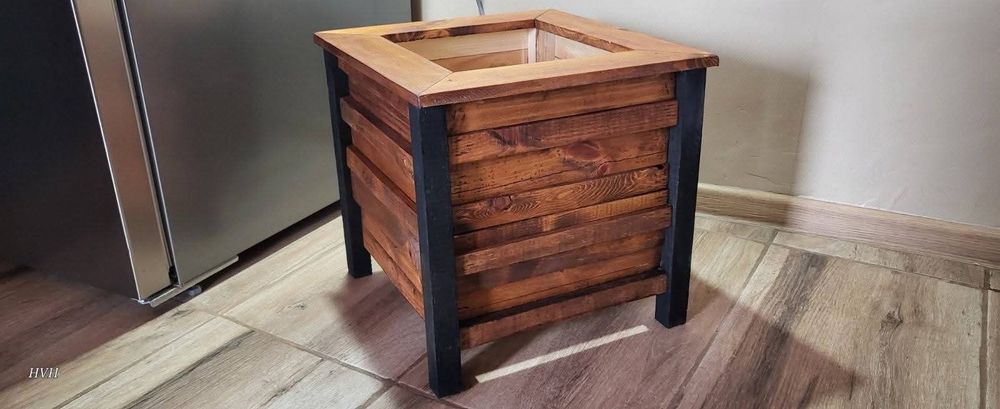 Саксии .саксия от дърво