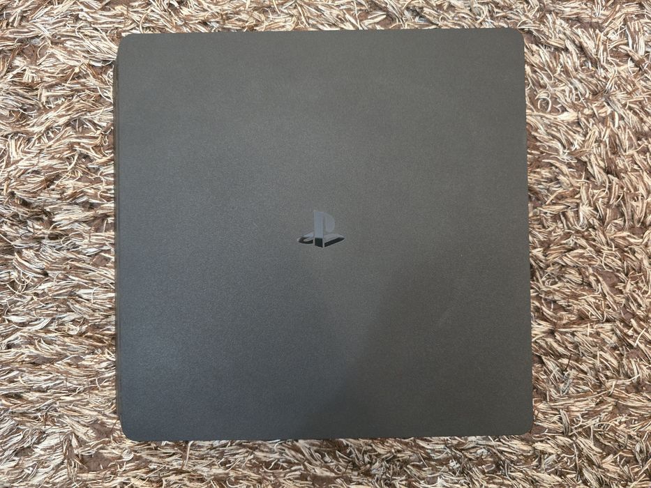 PS4 Slim 1 TB cu 2 controllere si 6 jocuri ( PlayStation 4 Slim )