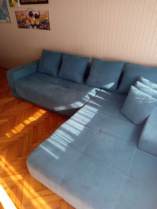 Диван с лежанка и функция сън