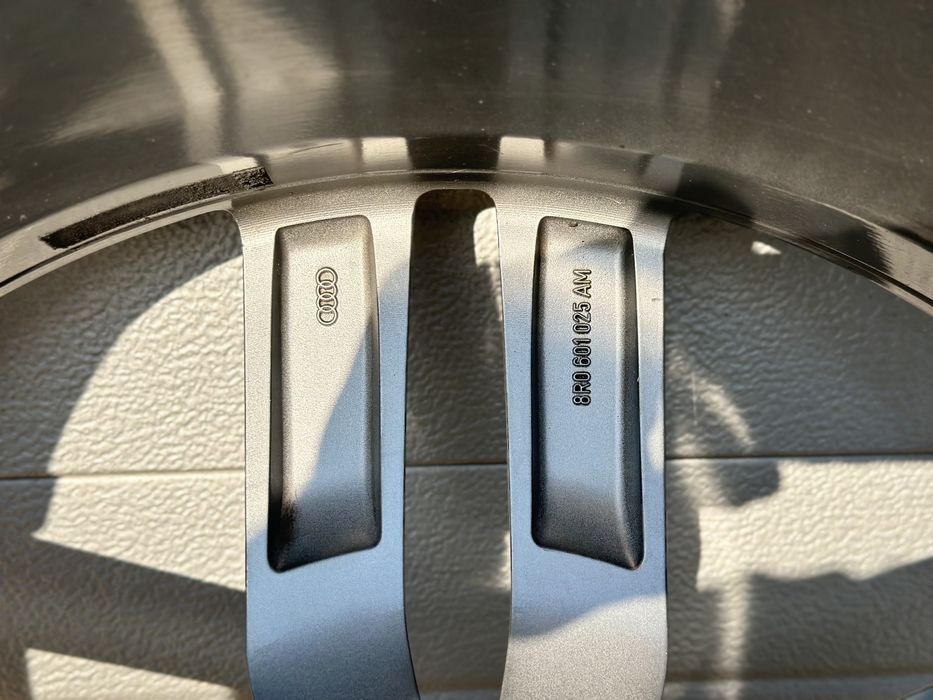 Джанта с гума AUDI 21 8R0601025AM