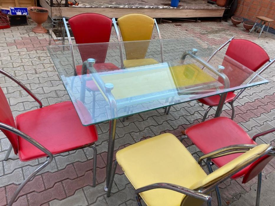 Стол из стекла с 6 стульями б/у