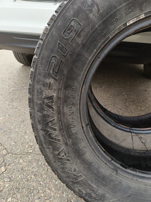 Продам 2 шины  225/75/R16