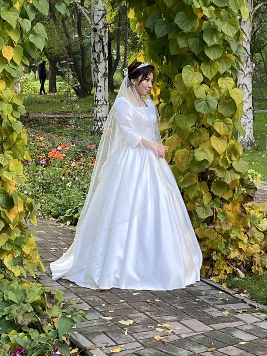 Атласное платье, свадебное