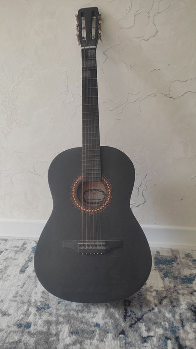 Akustik Gitara klastichiski