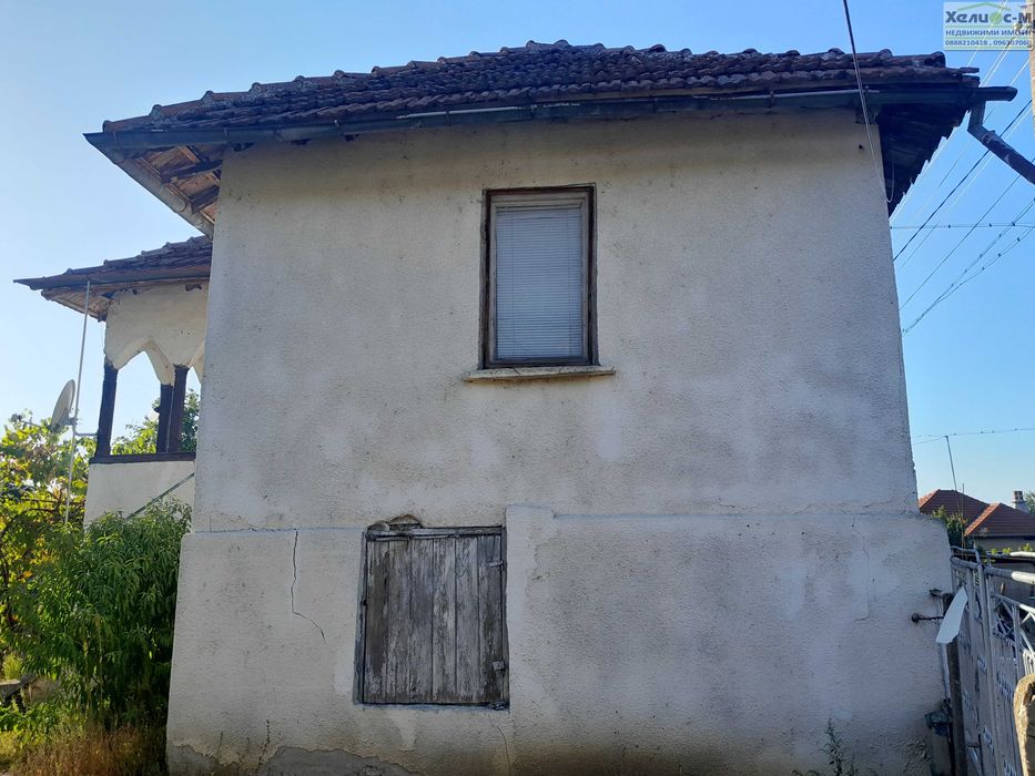 Къща с голям двор в с.Долно Белотинци, общ.Монтана