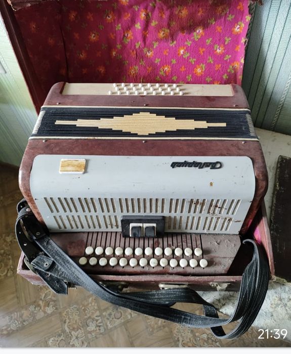 Продам музыкальный инструмент