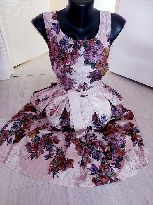 Уникална рокля..